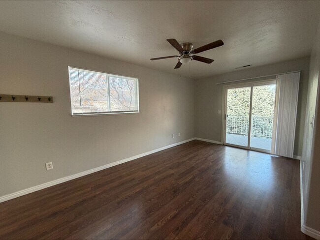Foto del edificio - Limited Time Move-In Special! $800 Rent Credit!  2 Bed 1 Bath Condo in Ogden – Available Now!