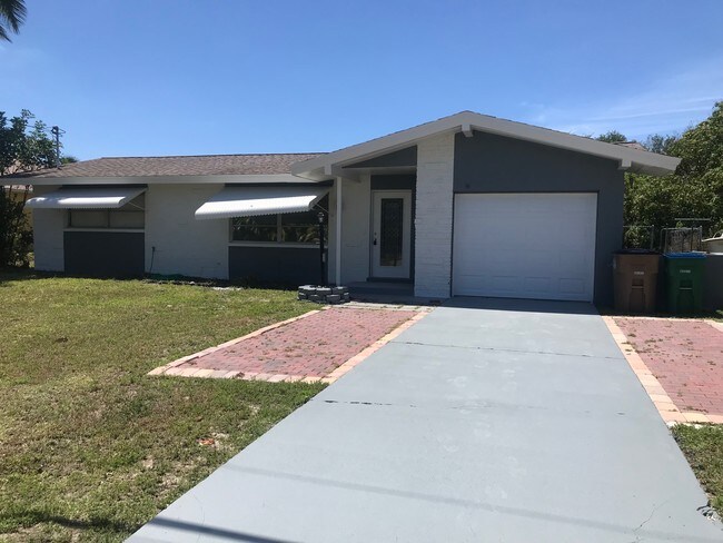 Building Photo - 5608 SW 1st Ct