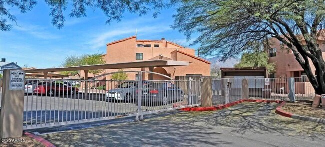 Foto del edificio - 1745 E Glenn St