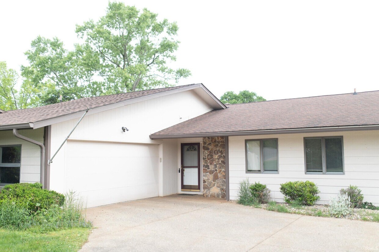 Primary Photo - 604 W Soutar Dr