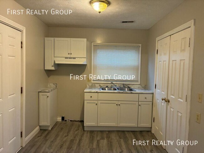 Building Photo - 7260 Mentz Rd