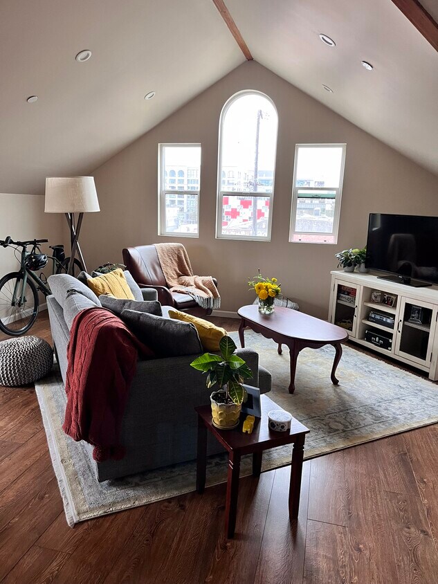 404 ster St Unit 4, Oakland, CA 94607 Apartments in Oakland, CA