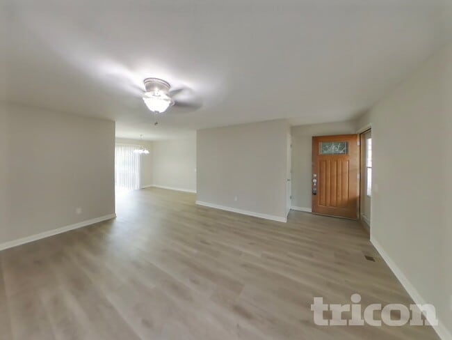 Building Photo - 2415 Sarthe Ct