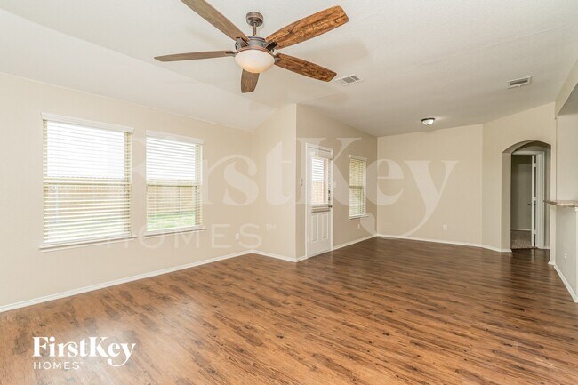 Foto del edificio - 313 Plum Dr
