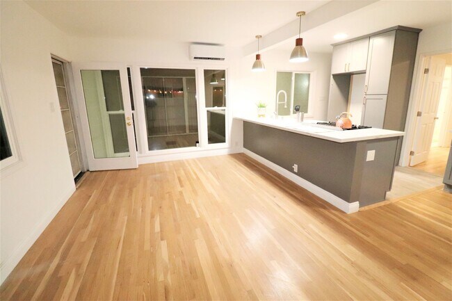 Foto del edificio - 1230 N Hollywood Way