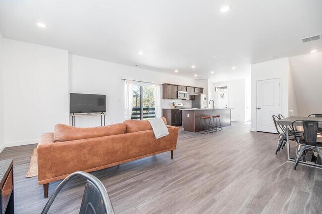 Foto del edificio - 1239 Sable Blvd