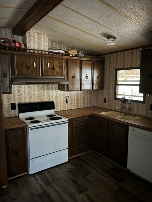 Building Photo - 210 Evergreen Dr