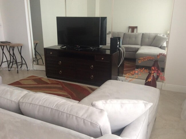 Foto del edificio - 3180 S Ocean Dr