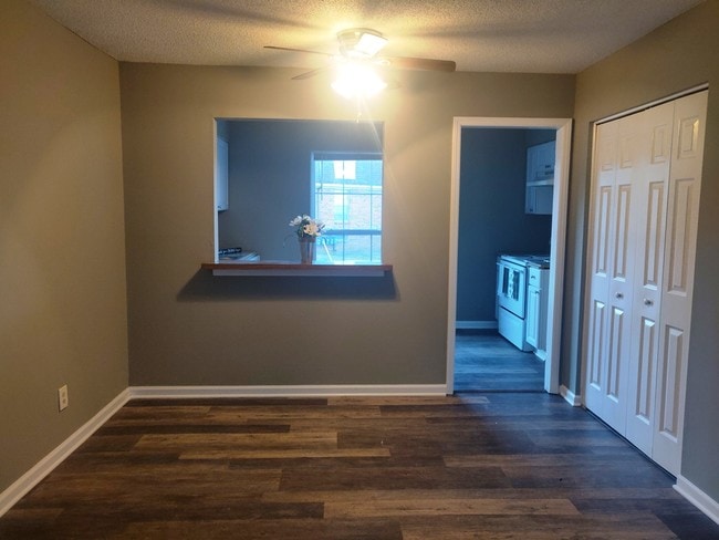 Building Photo - 8721 Countryshire Ln
