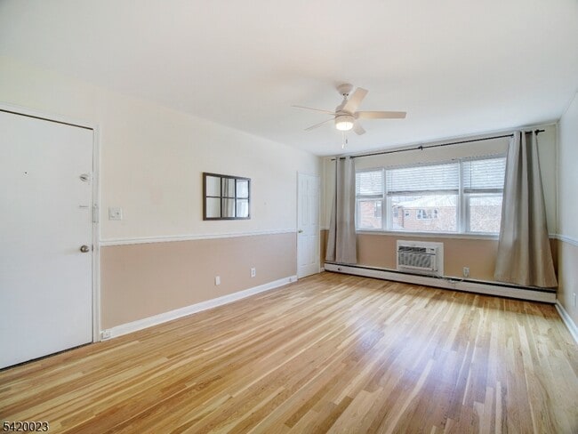 Foto del edificio - 741 Bloomfield Ave