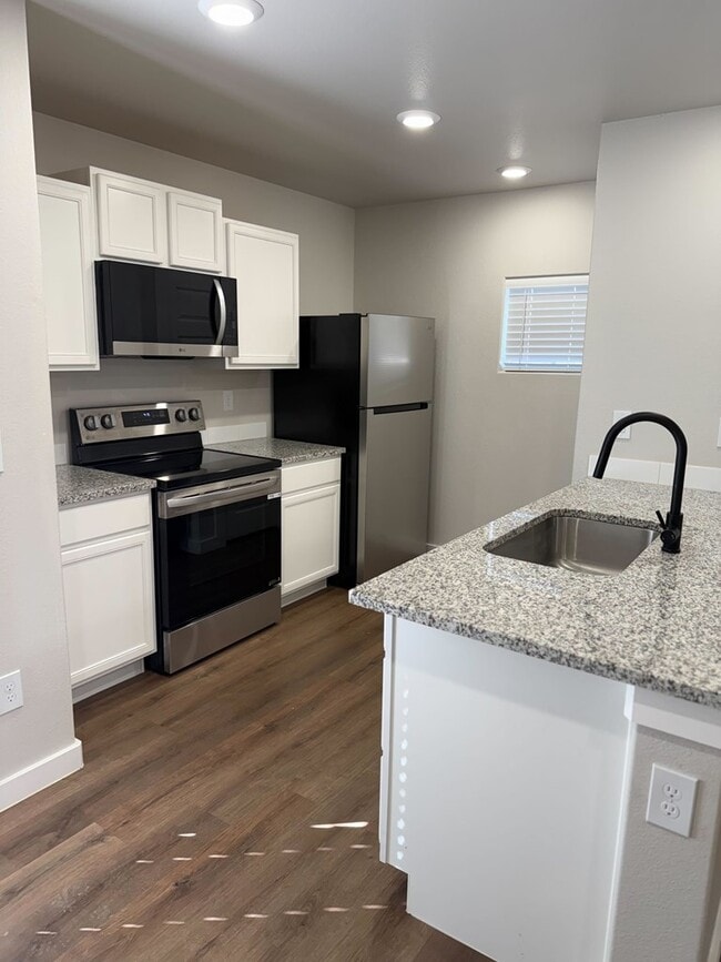 Building Photo - 10307 Creek St