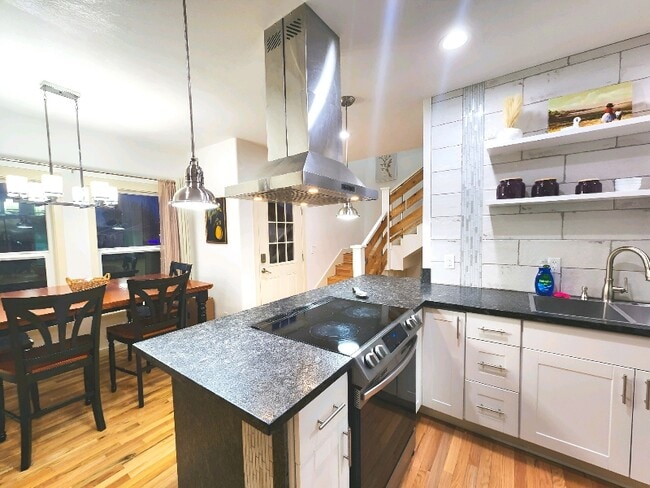 Foto del edificio - 1565 Thomas Rd