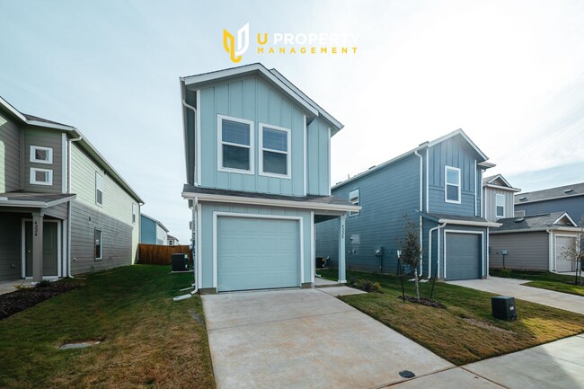 Building Photo - Modern Two-Story Home, great location, Bra...