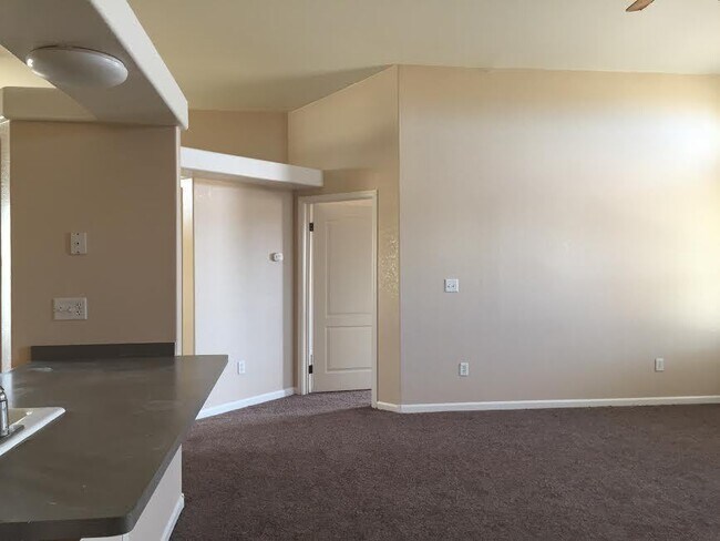 Foto del edificio - Close to High School... Coming Soon!!