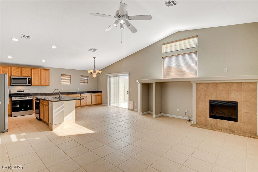 Foto principal - 1125 E Azure Ave
