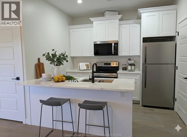 Building Photo - 926-928 Giles BOULEVARD Unit# 5