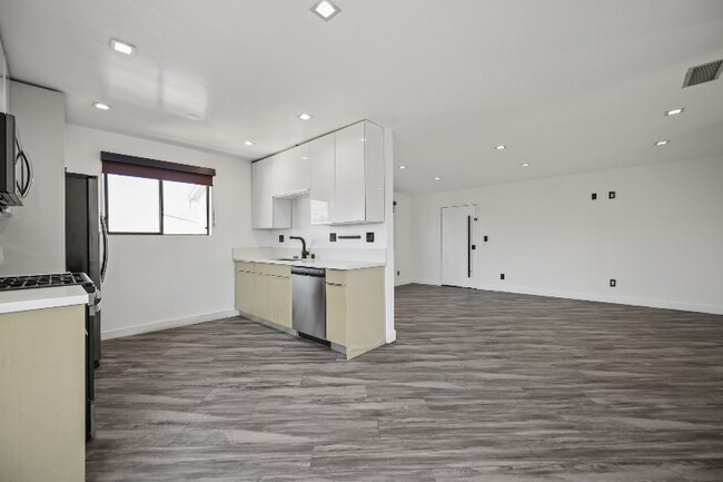 Foto del edificio - 5667 La Mirada Ave