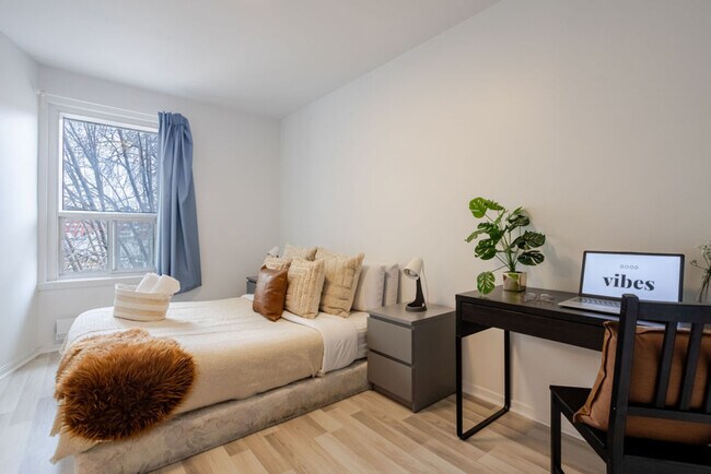 Building Photo - 1420 Rue Notre-Dame Ouest-SI ID1601928P