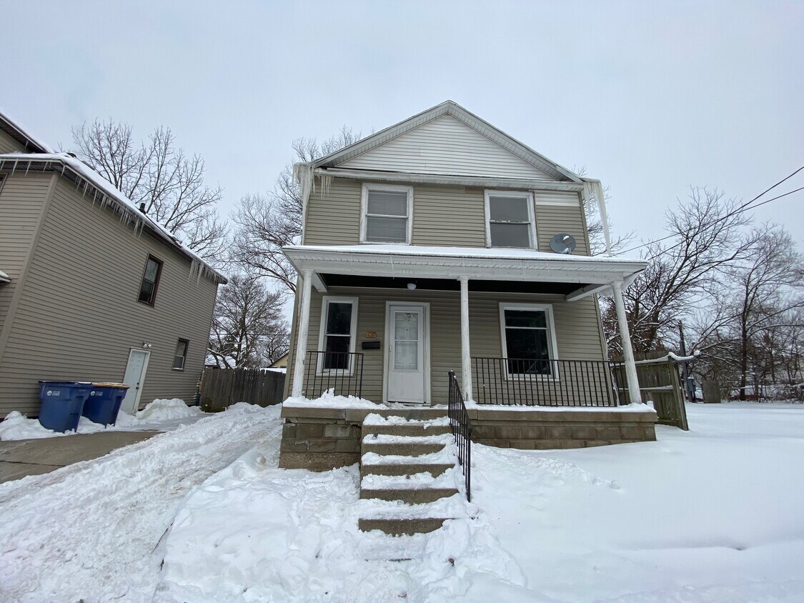 Primary Photo - 735 Alexander St SE