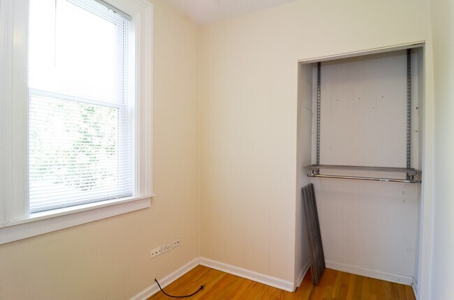 Building Photo - 1710 N Fern Ct