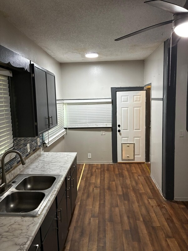 Building Photo - 537 Alder St