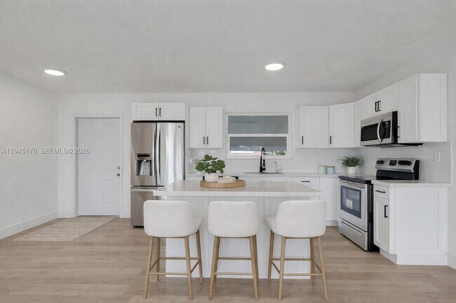 Foto del edificio - 18505 NW 23rd Ct