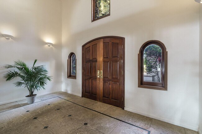 Building Photo - 340 S Hibiscus Dr
