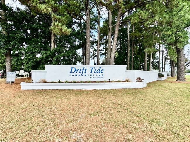 Foto del edificio - Updated 1st Floor/1-Level Condo Available ...