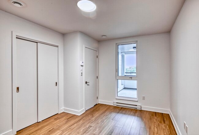 Building Photo - 9675 Av. Papineau
