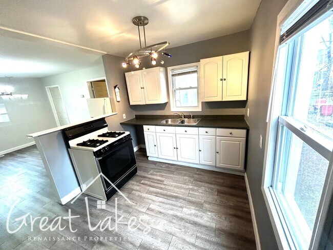 Building Photo - Large 2 bedroom / 1 bathroom bungalow now ...