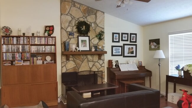 Foto del edificio - Charming Single Story Brick Home