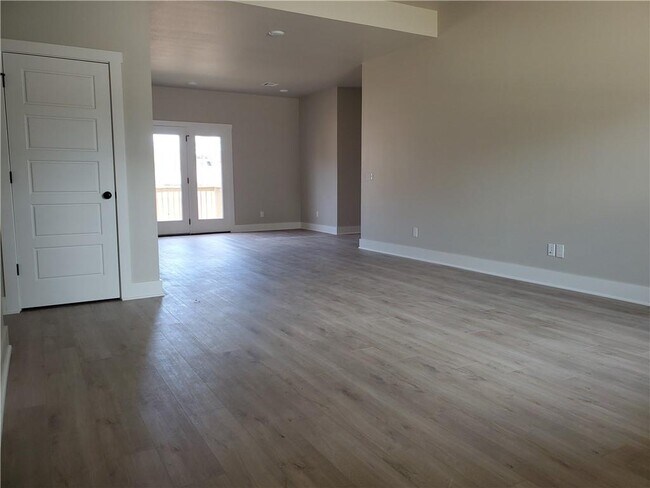 Building Photo - 310 W Kinniburgh Dr