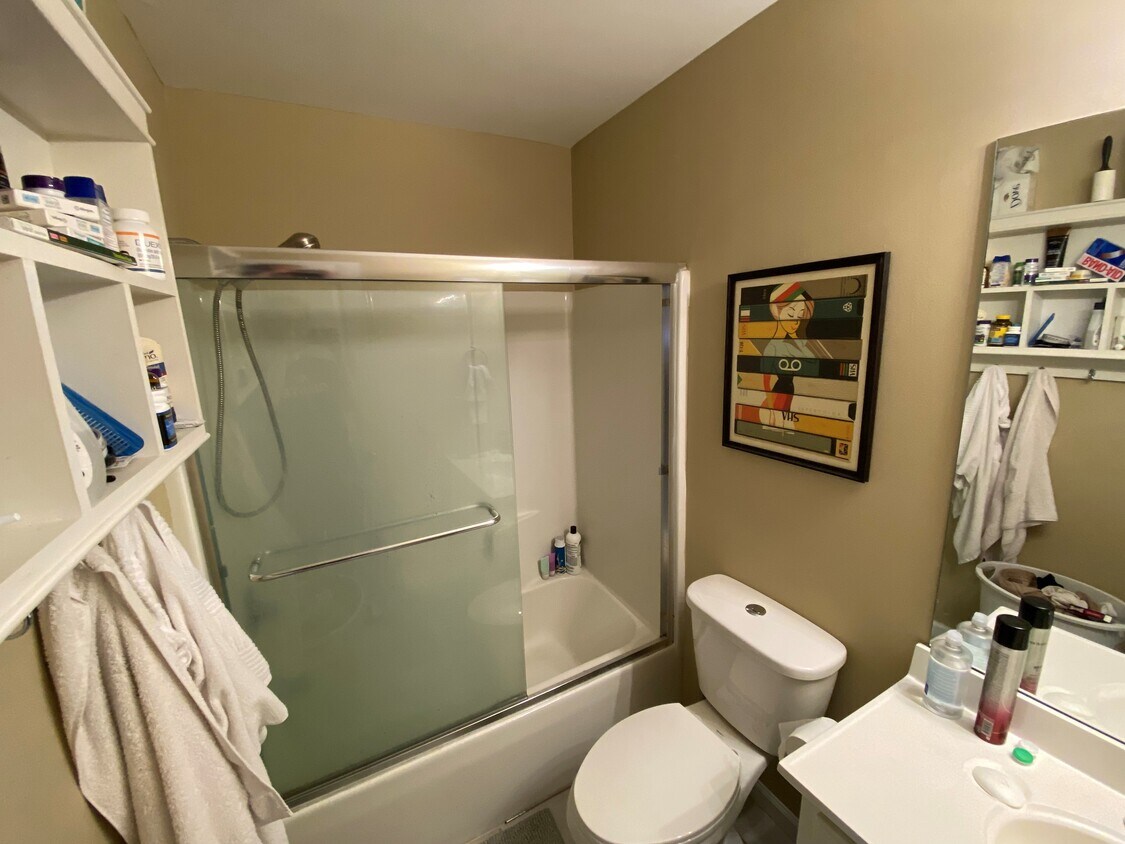 2 private bath - 660 Barnett Shoals Rd