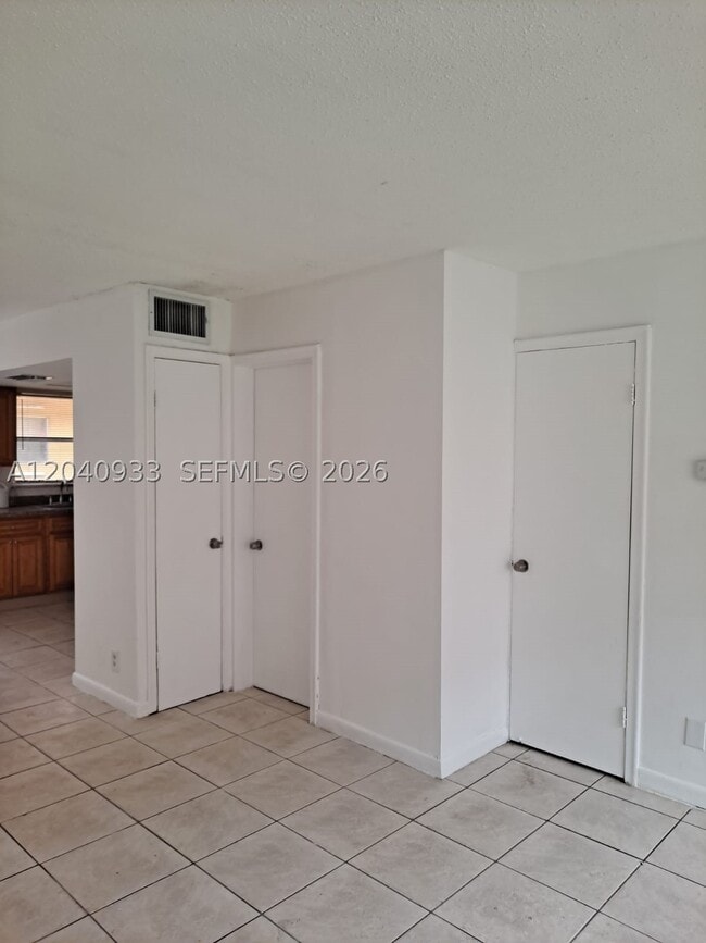 Building Photo - 2560 NW 52nd Ave