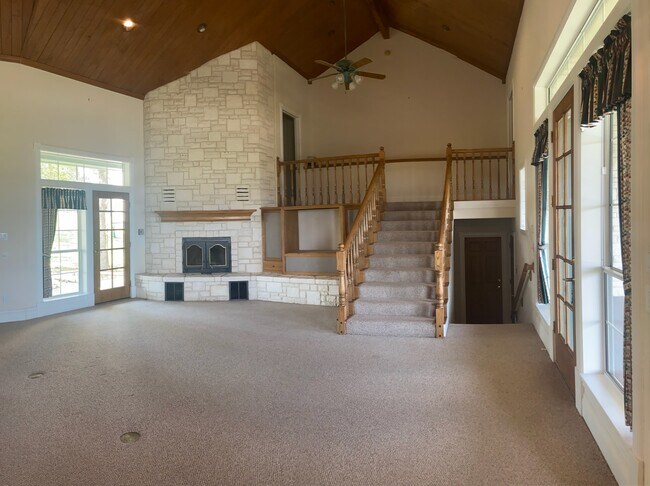 Building Photo - 3349 Bandera Hwy