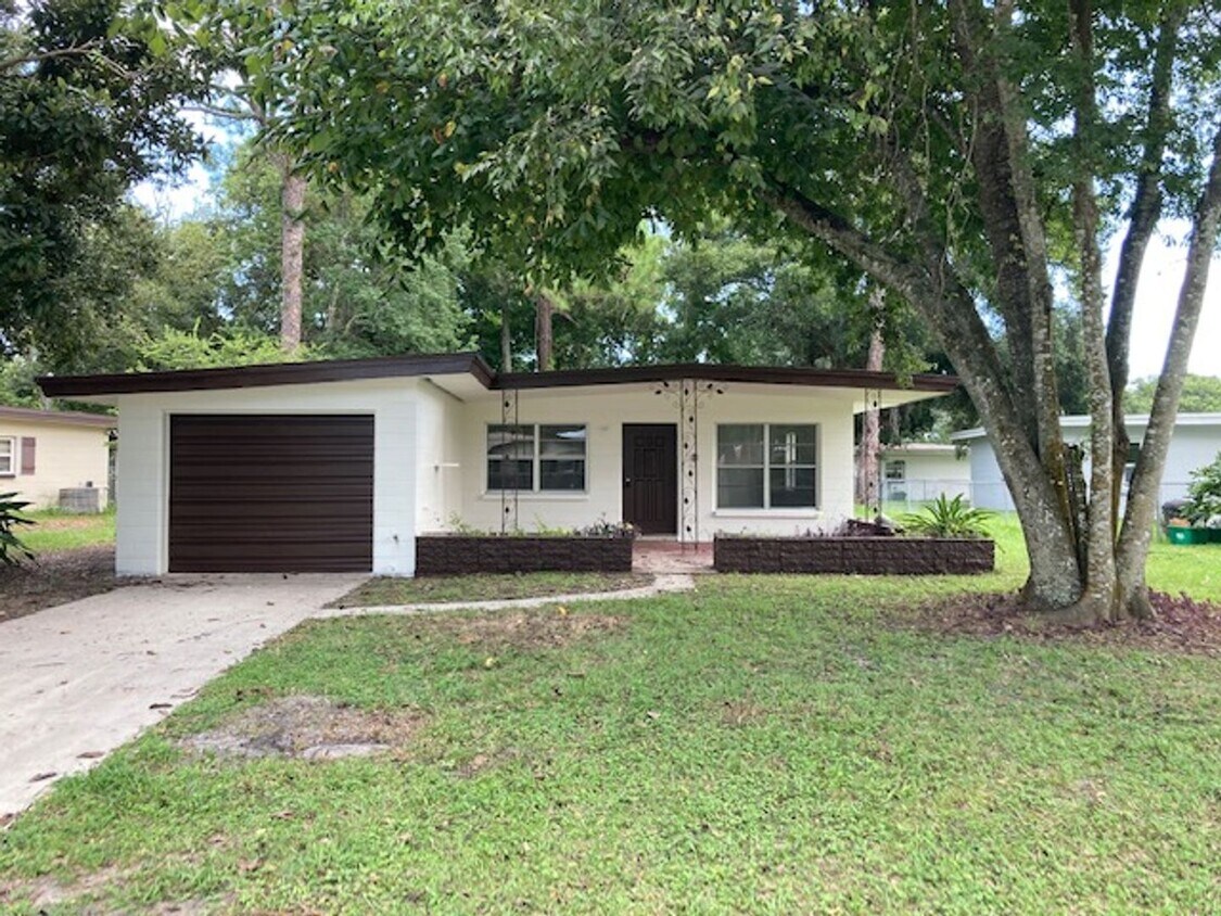 Primary Photo - 2 Bed 1 Bath Home | Pet Friendly | Washer ...