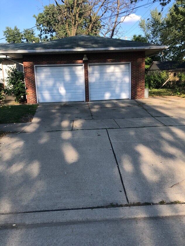 11004 Chalmers Ave, Warren, MI 48089 House for Rent in Warren, MI