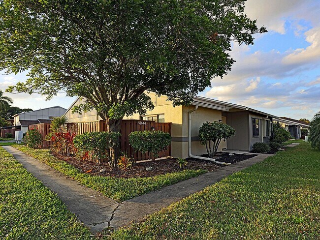 Foto del edificio - 5264 Cedarbend Dr