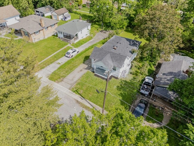Building Photo - 3728 Standish Ave