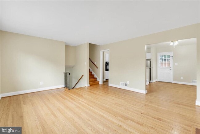 Building Photo - 664 S Greenbrier St