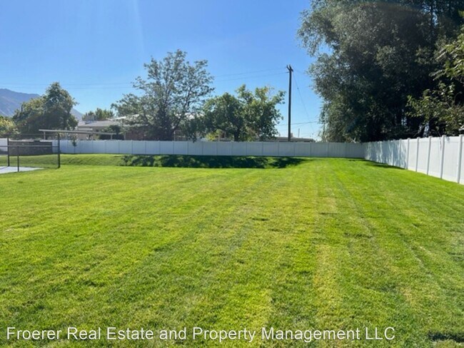 Foto del edificio - 3 br, 2.5 bath House - 863 S. 160 E. #13