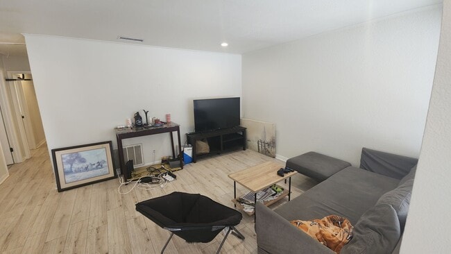 Building Photo - 1005 W MLK #B