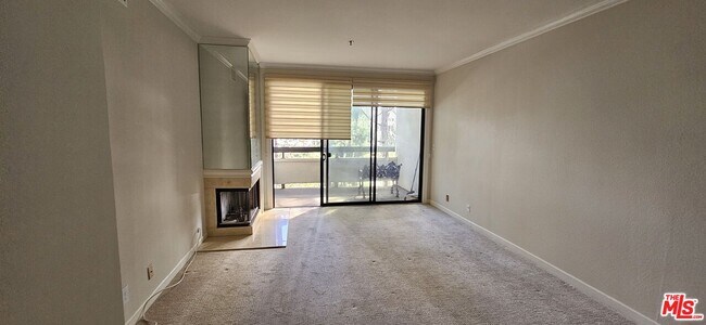 Foto del edificio - 2122 Century Park Ln