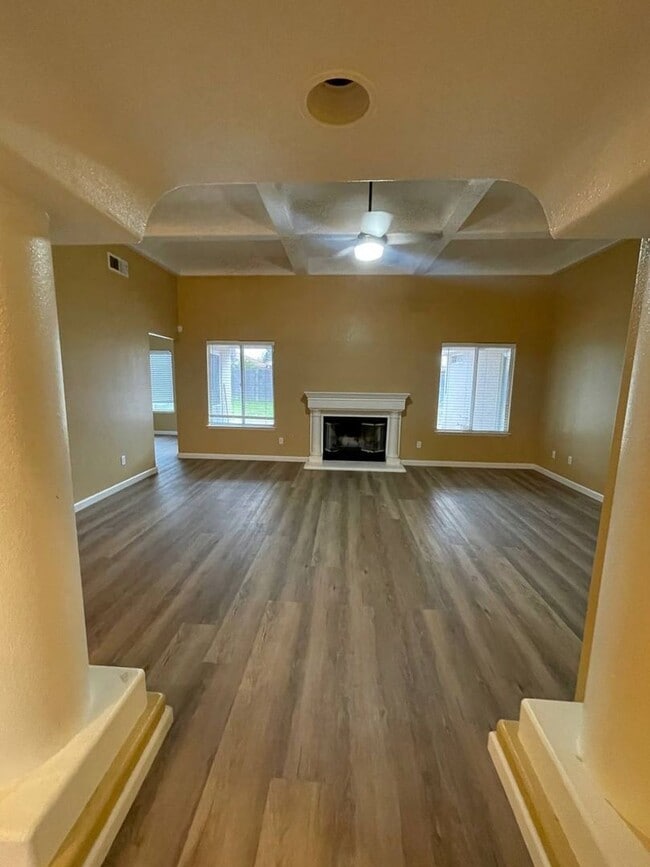 Foto del edificio - Live Vibrantly at 2488 Plumwood!