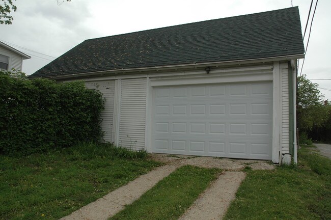 Building Photo - 1490 Kenny Rd