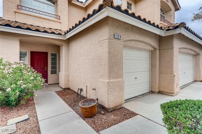 Building Photo - 1124 Coral Rainbow Ave