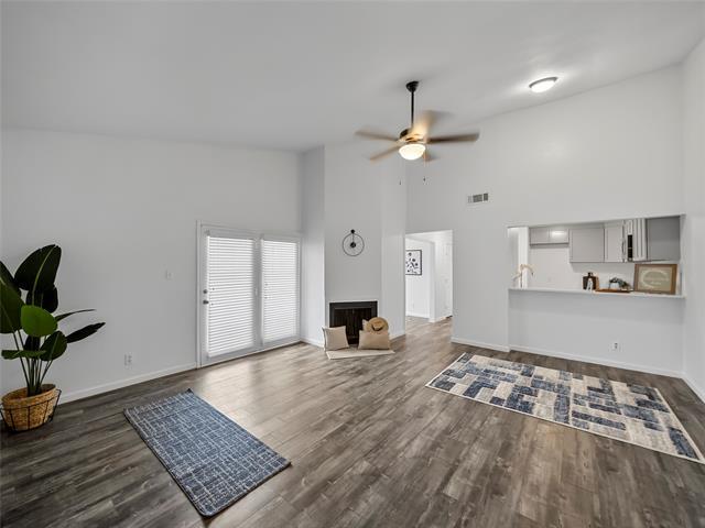Foto del edificio - 8545 Midpark Rd