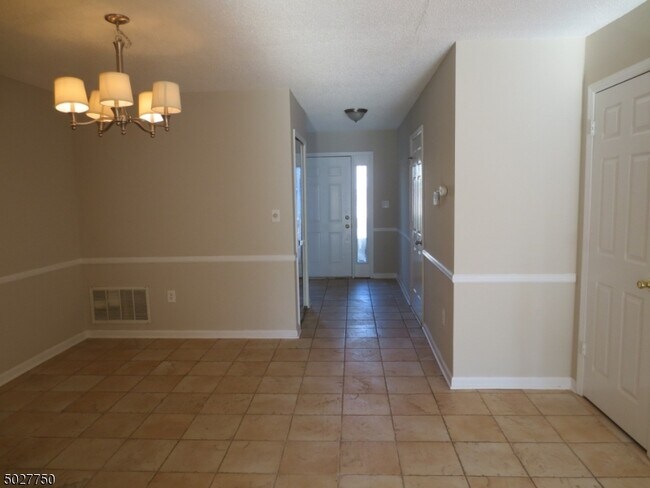 Building Photo - 607 Bayley Ct