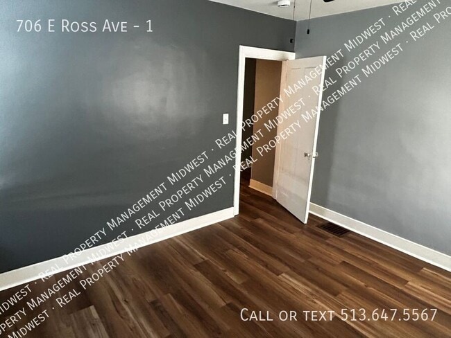 Building Photo - 706 E Ross Ave