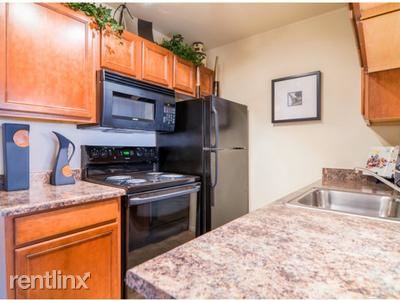 Building Photo - 1415 N Country Club Dr